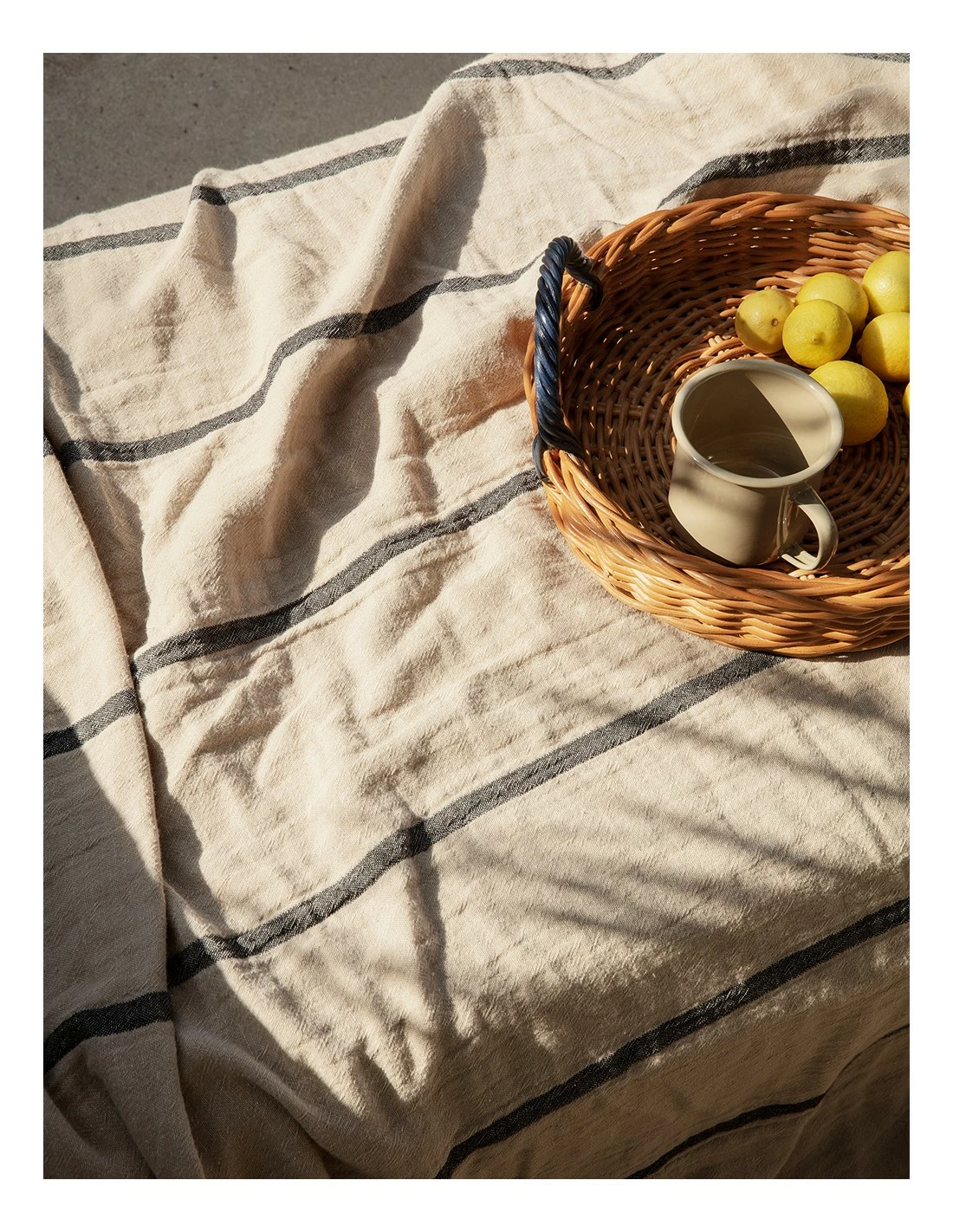 Ferm LIVING BLUE HANDLE TRAY 2 Ferm LIVING BLUE HANDLE TRAY - Imagen 2