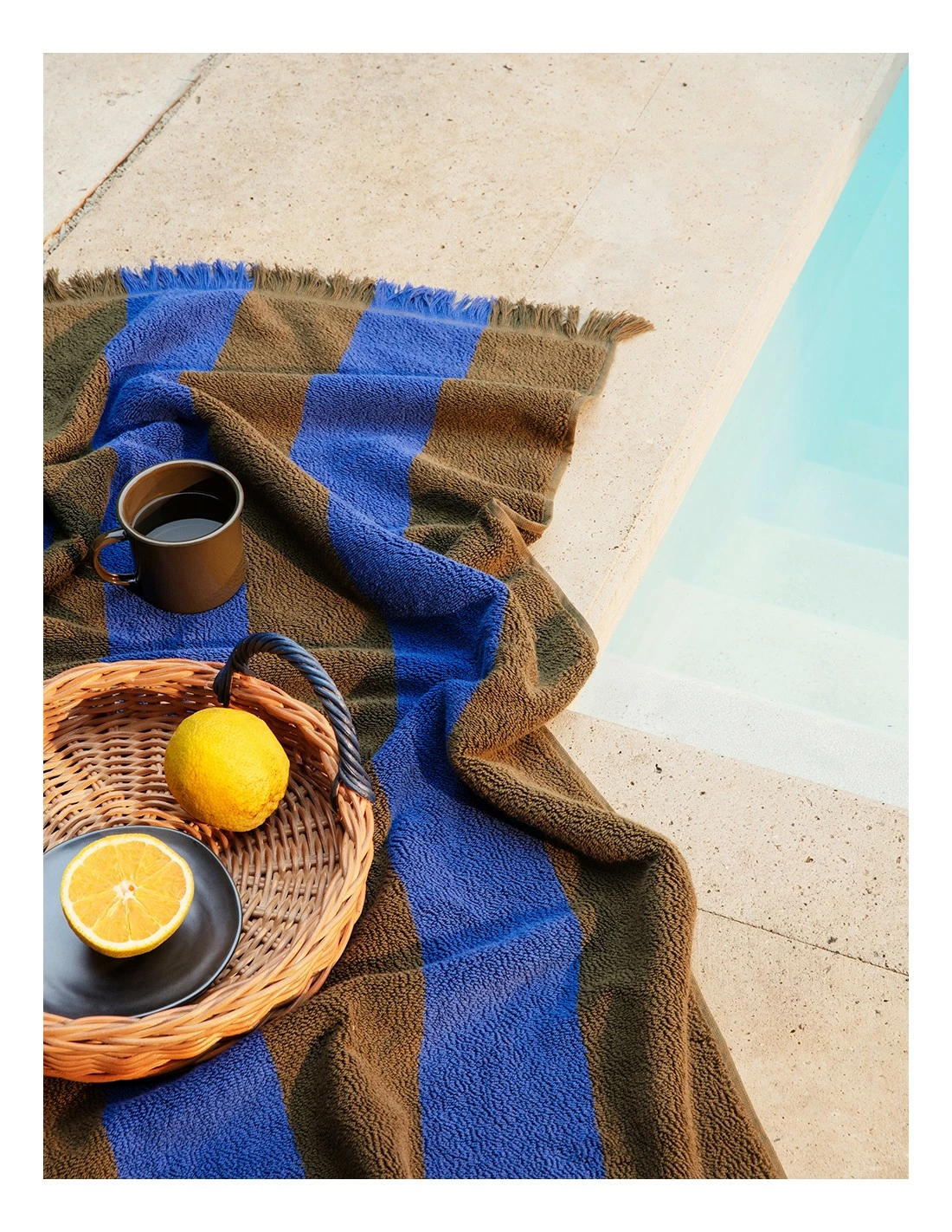 Ferm LIVING BLUE HANDLE TRAY 4 Ferm LIVING BLUE HANDLE TRAY - Imagen 4