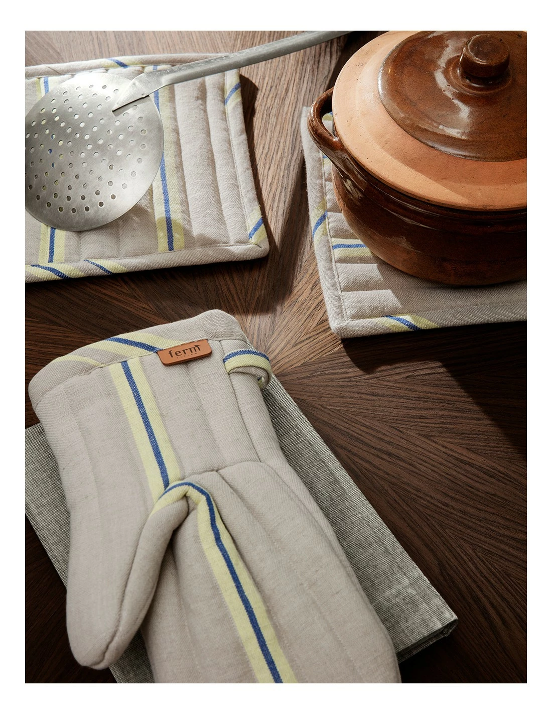 Ferm LIVING MANOPLA HALE OYSTER 2 Ferm LIVING MANOPLA HALE OYSTER - Imagen 2