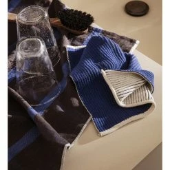 Ferm LIVING PAÑO COCINA HALE CHOCOLATE -Asientos Comercio FERM HALE TEATOWEL GREENBLACK 2