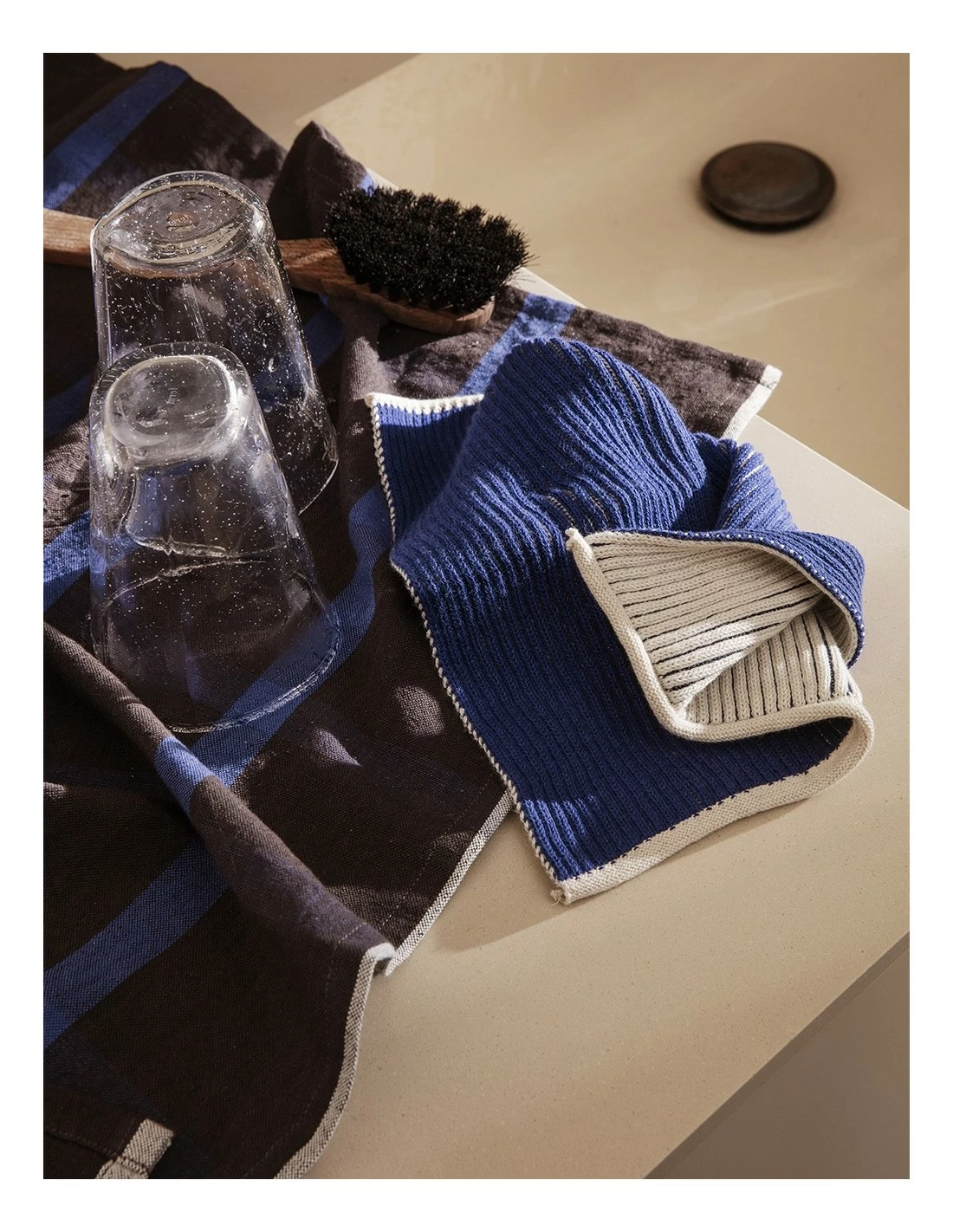 Ferm LIVING PAÑO COCINA HALE CHOCOLATE 3 Ferm LIVING PAÑO COCINA HALE CHOCOLATE - Imagen 3