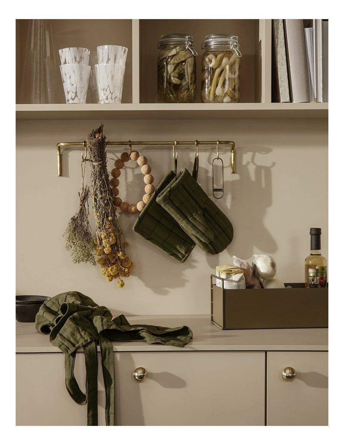 Ferm LIVING SET MANOPLAS HALE VERDE 2 Ferm LIVING SET MANOPLAS HALE VERDE - Imagen 2