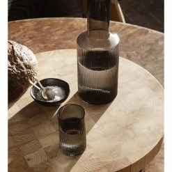 Ferm LIVING TAPA BOTELLA RIPPLE 7 Ferm LIVING TAPA BOTELLA RIPPLE -Asientos Comercio FERM RIPPLE LID GREY 7