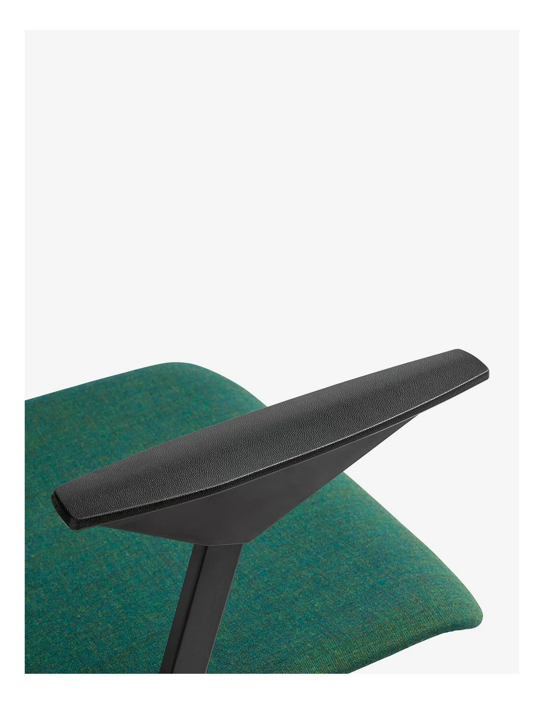 Hay SILLA REPOSABRAZOS RESULT TAPIZADA 6 Hay SILLA REPOSABRAZOS RESULT TAPIZADA - Imagen 6