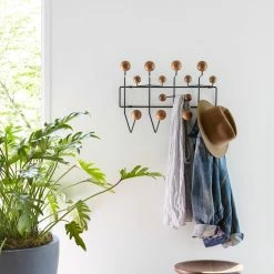 Herman Miller Eames® Walnut Stool Shape B -Asientos Comercio Walnut Stool A 99bc0058 73e8 495b a948 febca708f83d scaled